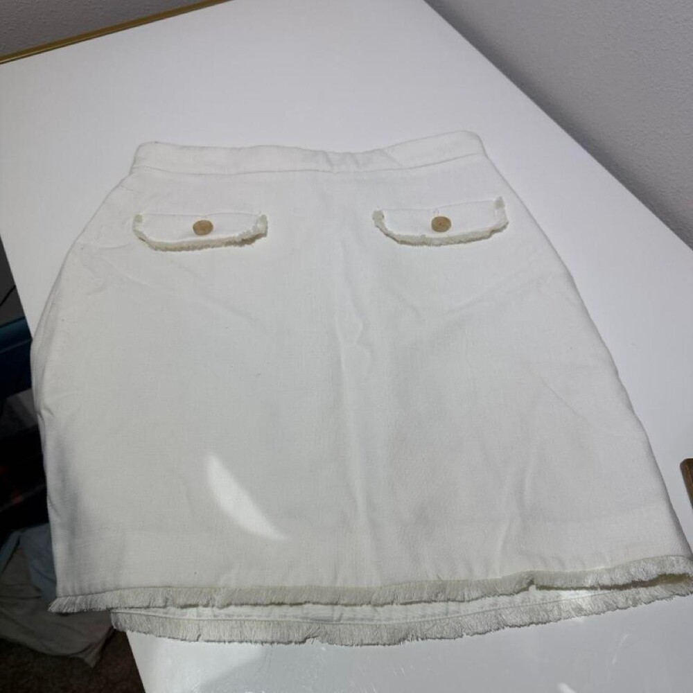 Ann Taylor white mini skirt with pockets and zipper closure, size 0P #preppy #wo